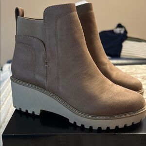 Women's Tan Ankle Boots